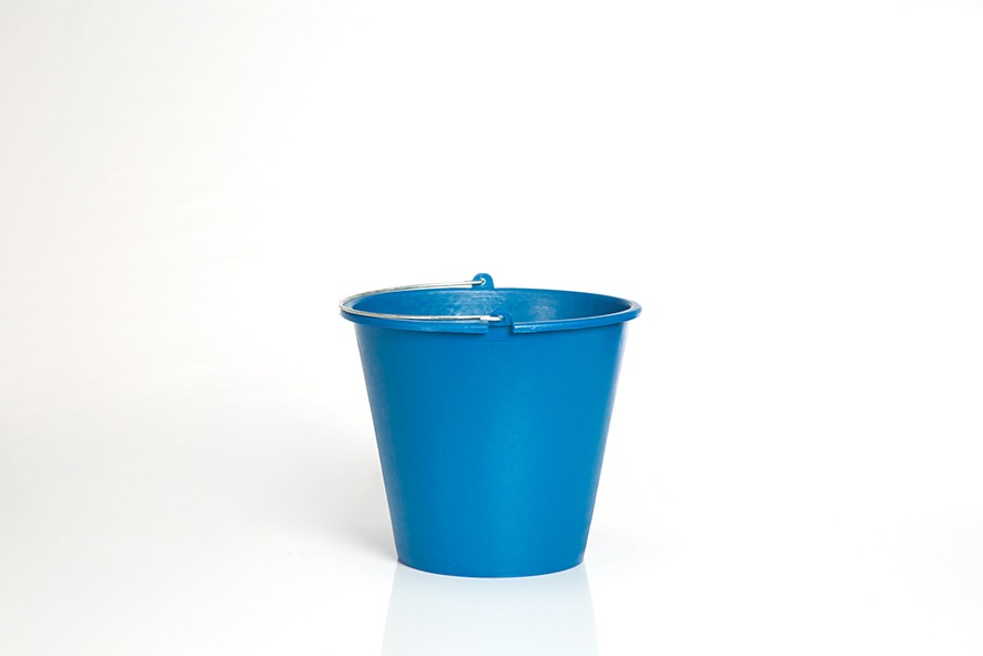 PLASTIC FEEDING BUCKET 5 LITERS